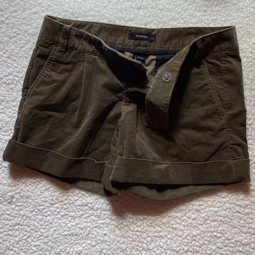 Express Shorts - Picture 3 of 5